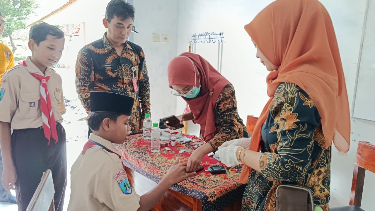 Deteksi Dini Kesehatan Siswa, SMP Al-Khoiriyah Ranupakis Sukses Gelar Screening Bersama Puskesmas Klakah - foto 1